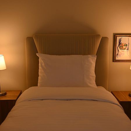 Niche Boutique Hotel Tirana Esterno foto