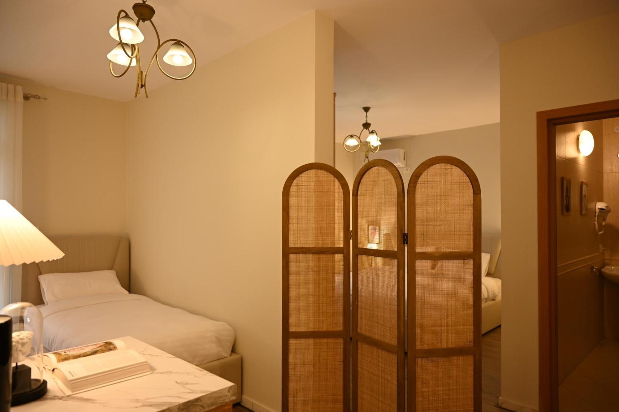 Niche Boutique Hotel Tirana Esterno foto