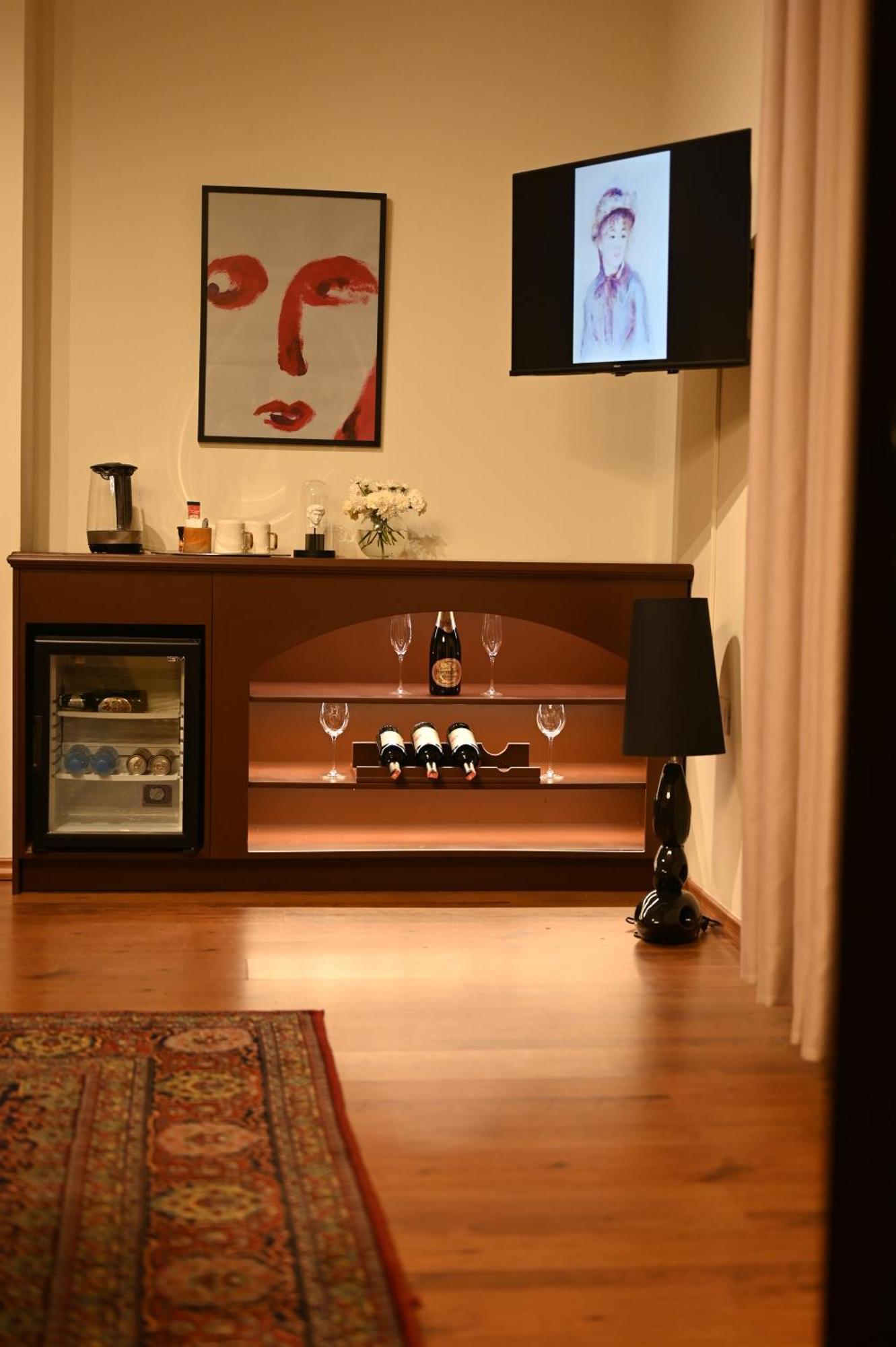 Niche Boutique Hotel Tirana Esterno foto