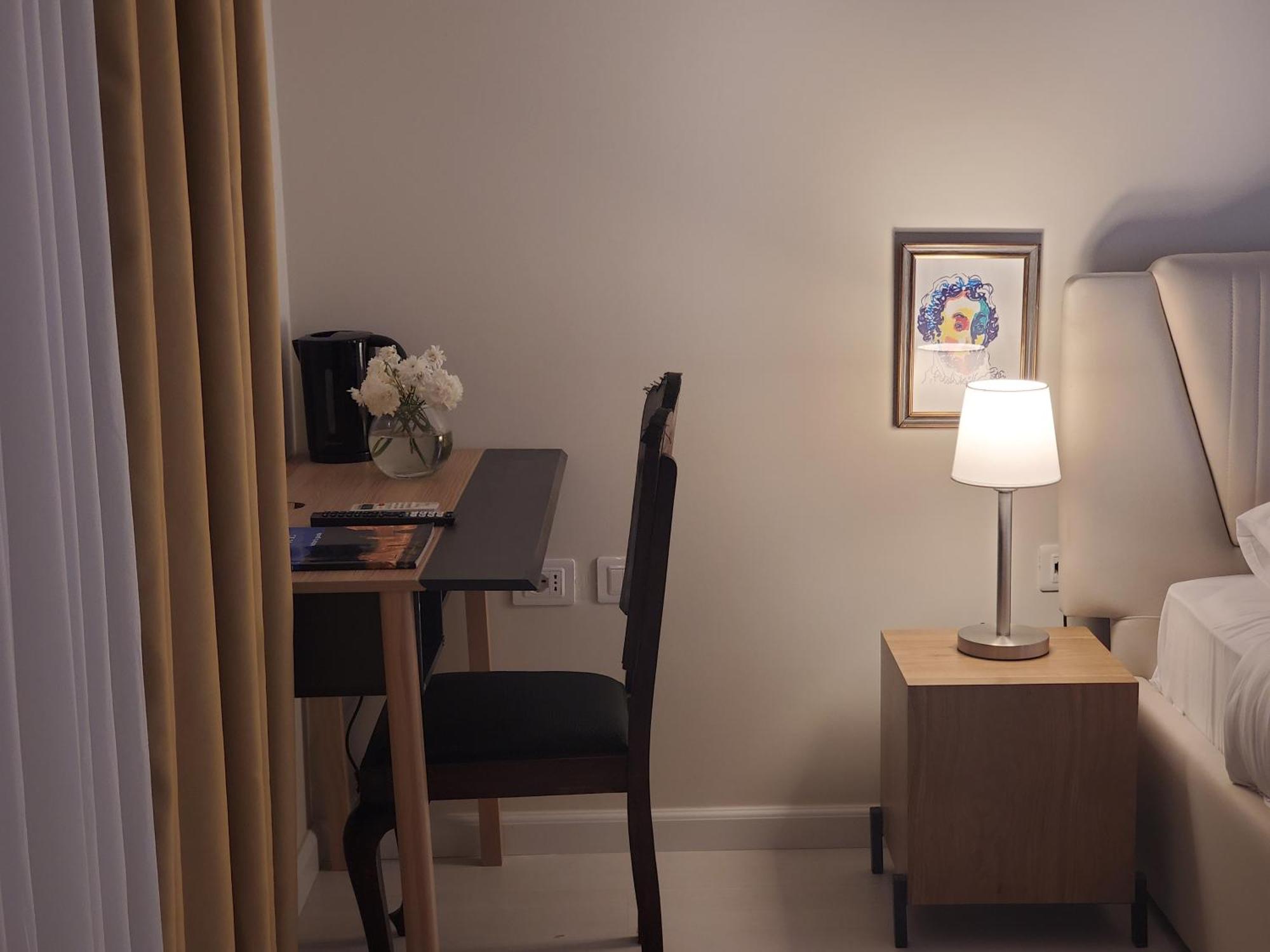 Niche Boutique Hotel Tirana Esterno foto