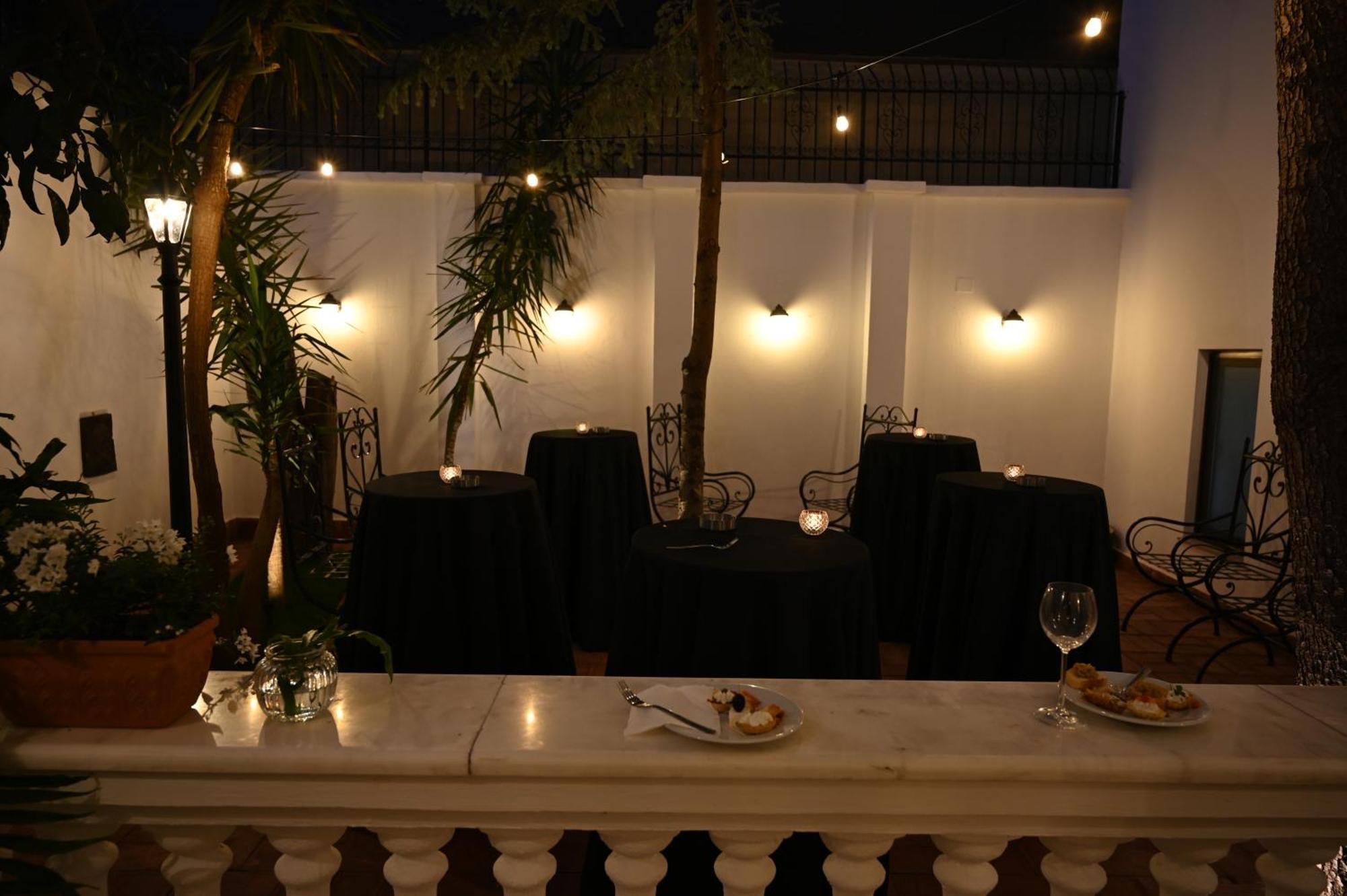 Niche Boutique Hotel Tirana Esterno foto