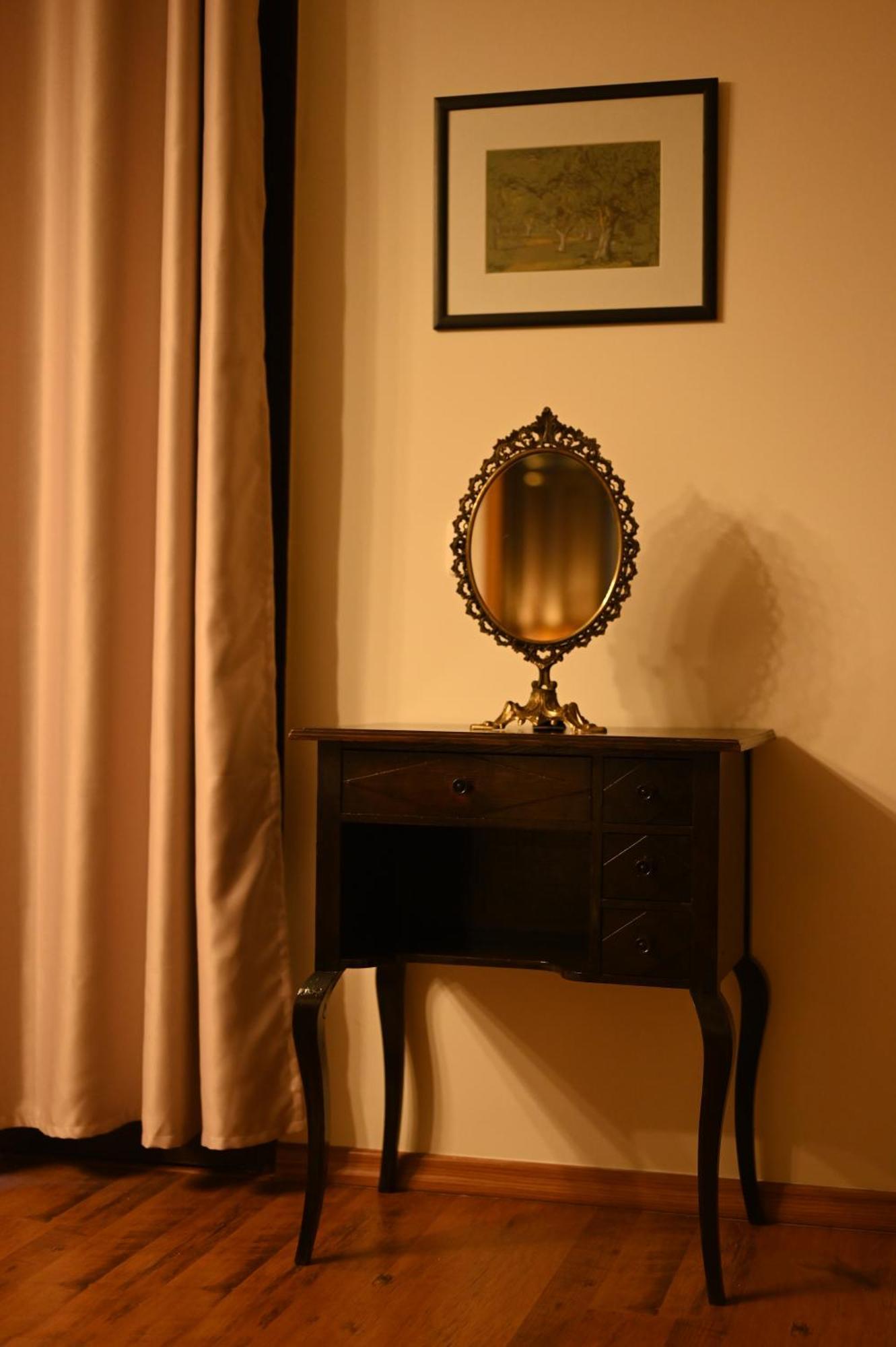 Niche Boutique Hotel Tirana Esterno foto