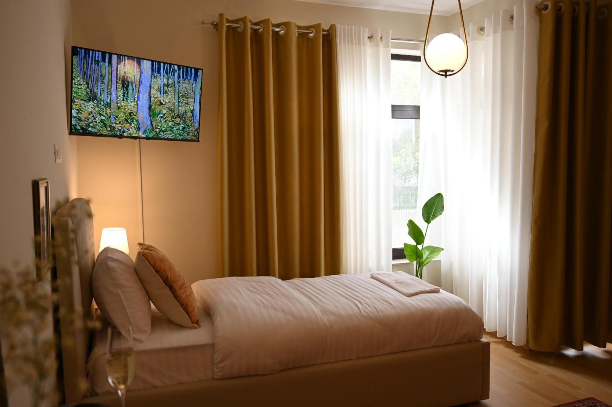 Niche Boutique Hotel Tirana Esterno foto