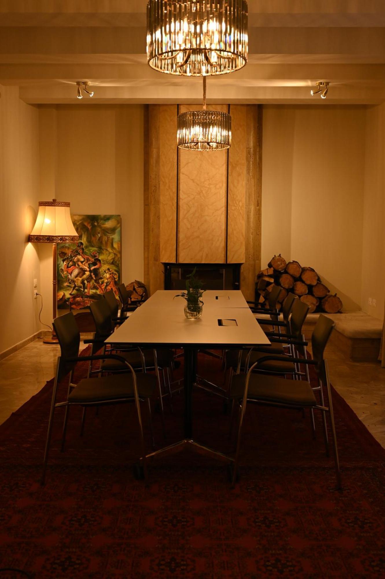 Niche Boutique Hotel Tirana Esterno foto