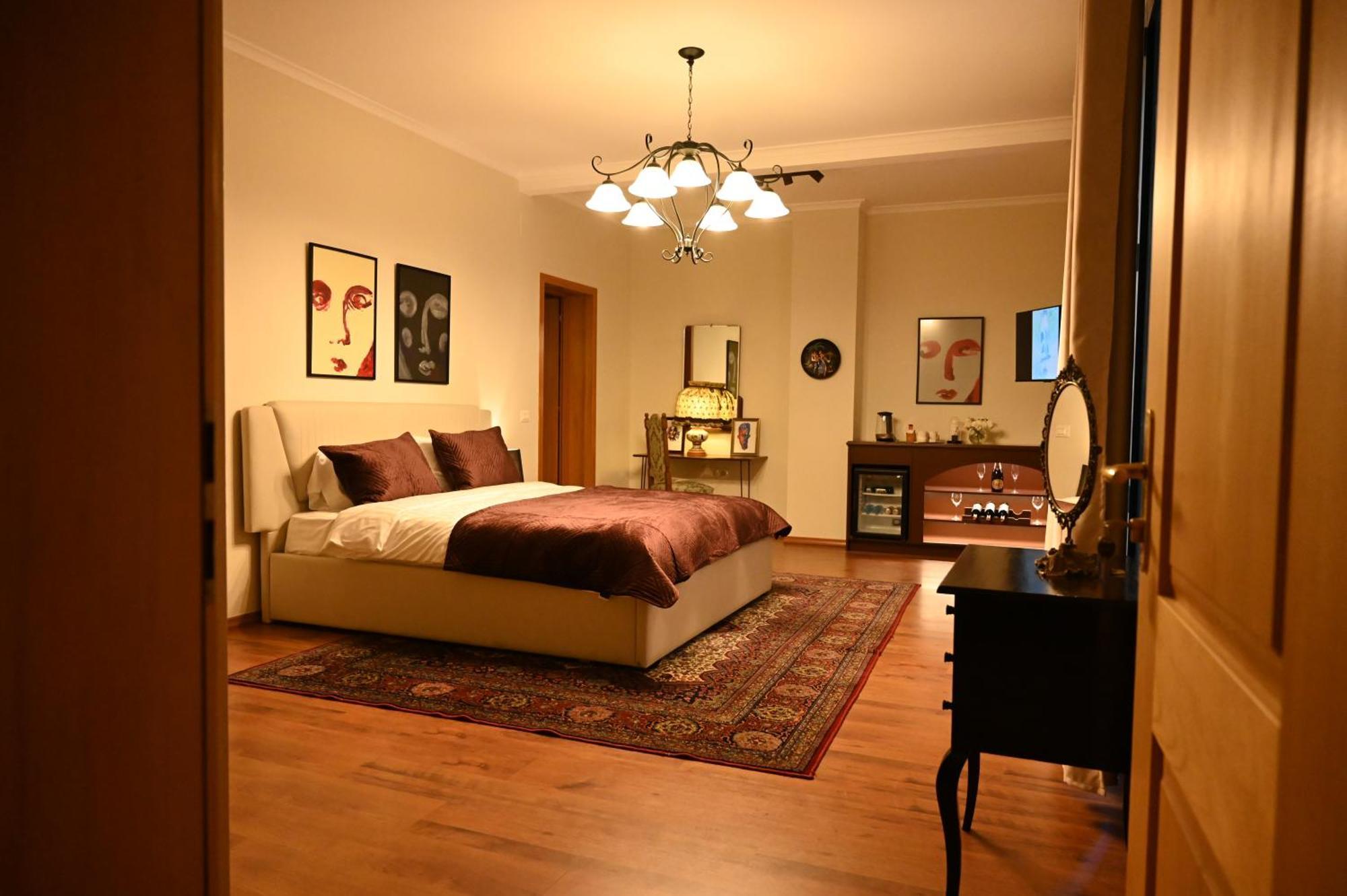 Niche Boutique Hotel Tirana Esterno foto